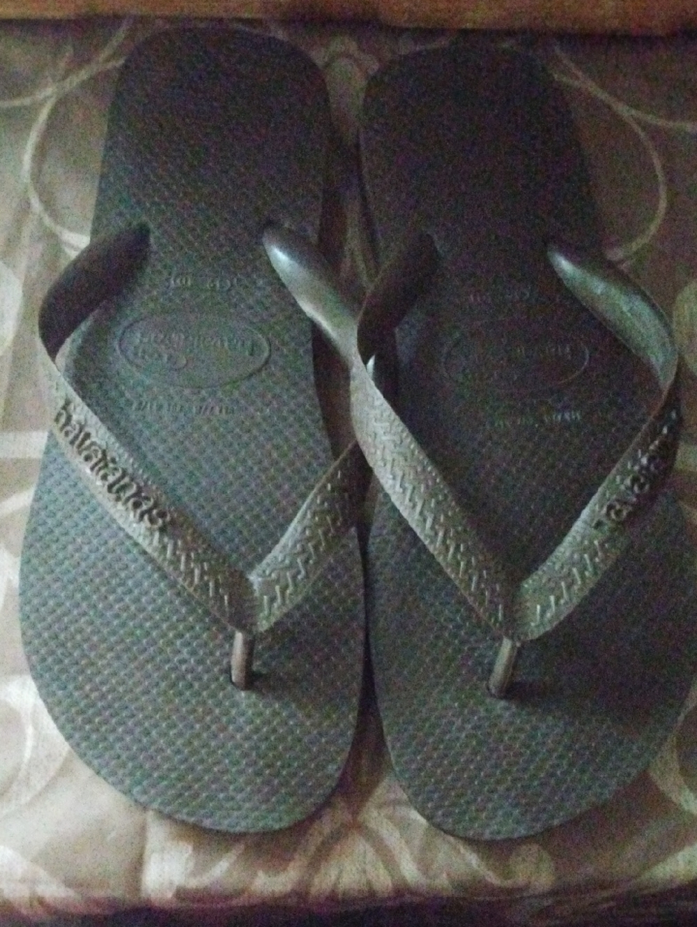 Havaianas Brown Slim Strap Flip Flops. ( Like New Worn Twice)